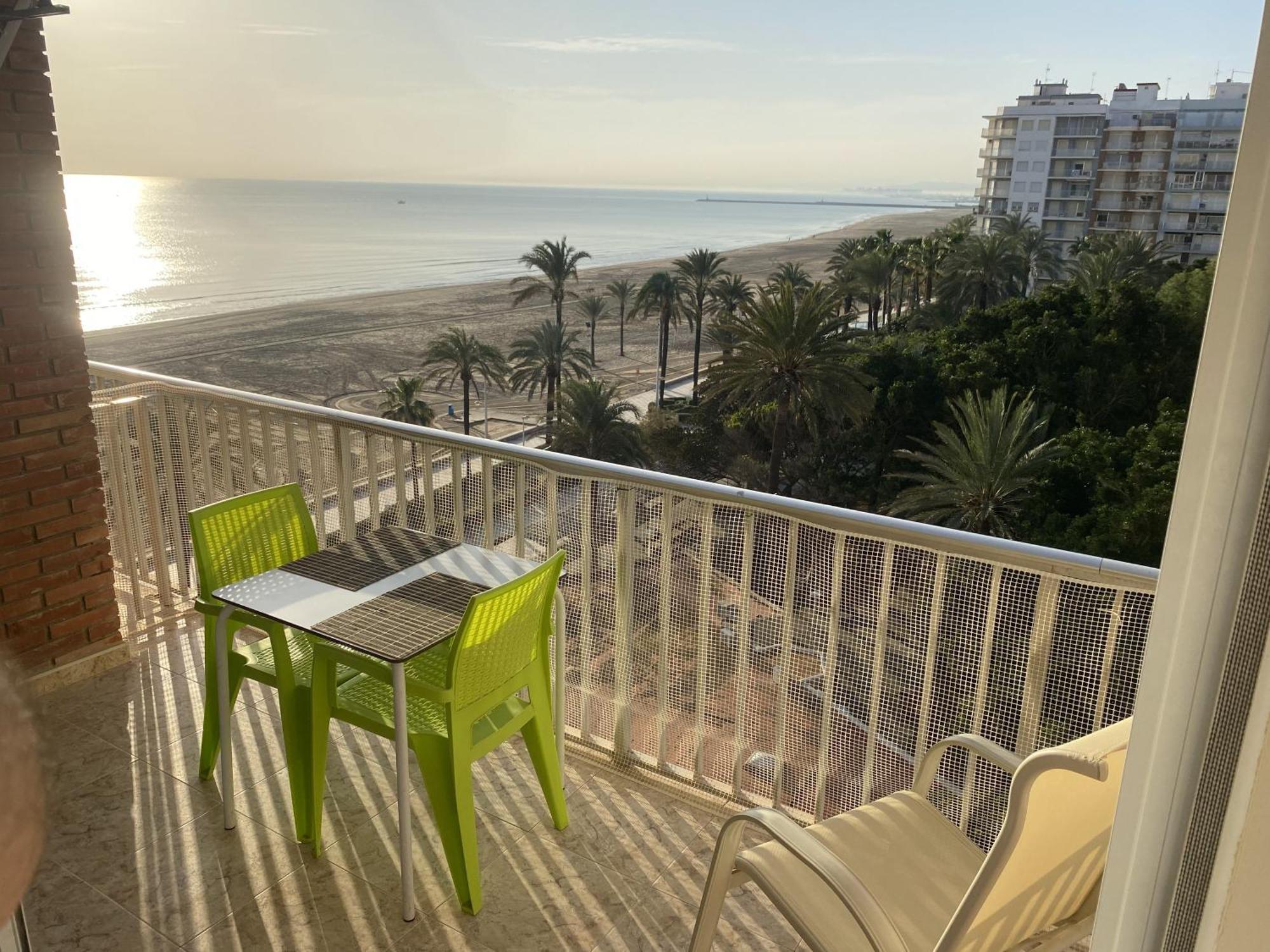 Beachfront And Cozy Apartment Кульера Экстерьер фото